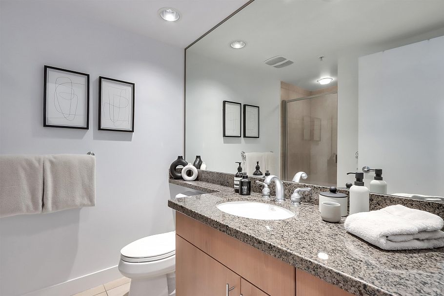 310 1450 W 6th Avenue Vancouver, BC - 17