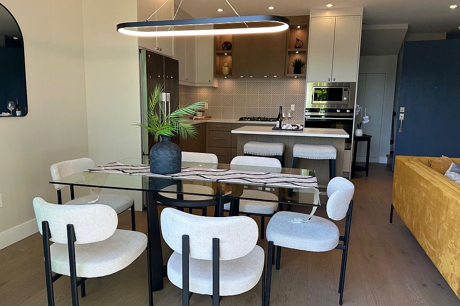 344 E 17th Street North Vancouver, BC - 2