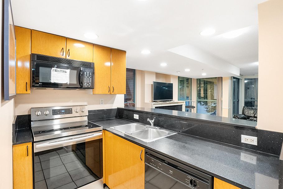 304 939 Homer Street Vancouver, BC - 18