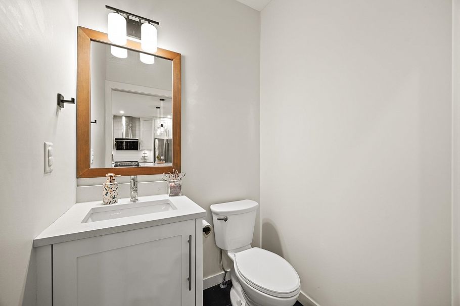 908 E 17th Avenue Vancouver, BC - 9