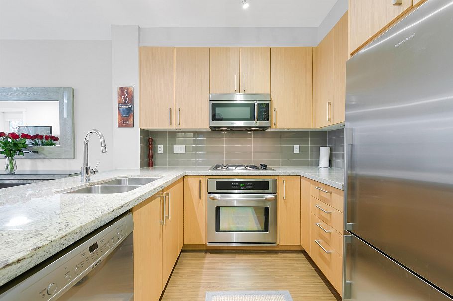 307 159 W 22nd Street North Vancouver, BC - 4