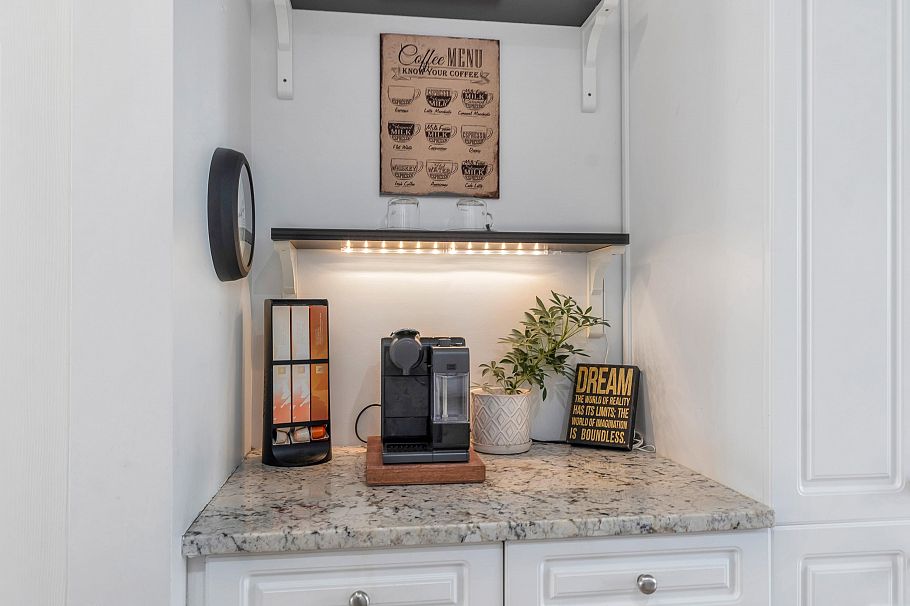 8533 Aquitania Place Vancouver, BC - 10