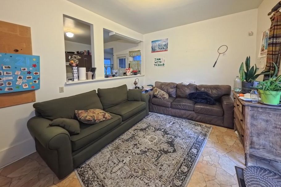 5570 Balaclava Street Vancouver, BC - 2