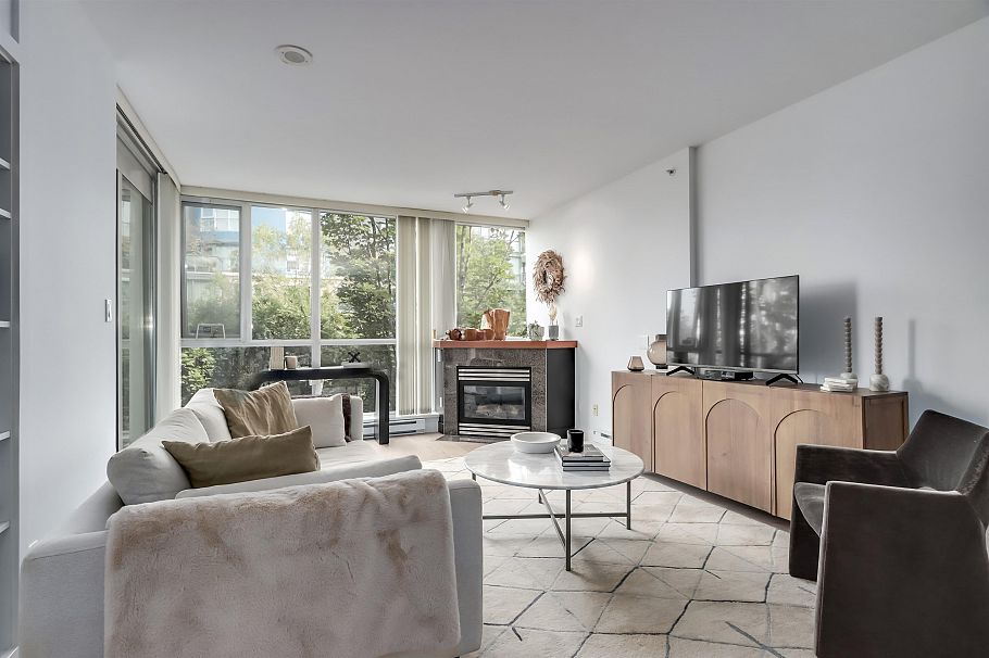 310 1450 W 6th Avenue Vancouver, BC - 4