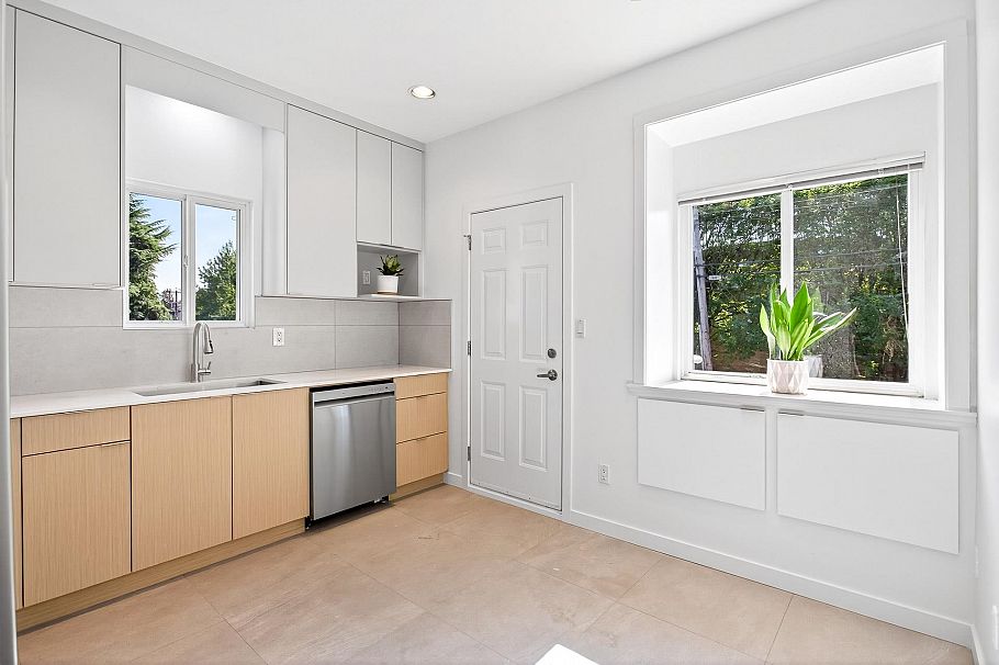 1368 E 7th Avenue Vancouver, BC - 13