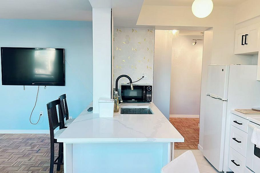 502 1850 Comox Street Vancouver, BC - 11