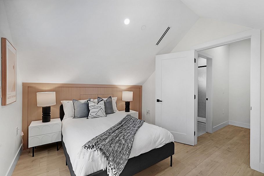 2 3310 Venables Street Vancouver, BC - 21