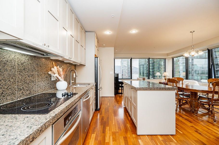 906 1333 W Georgia Street Vancouver, BC - 11