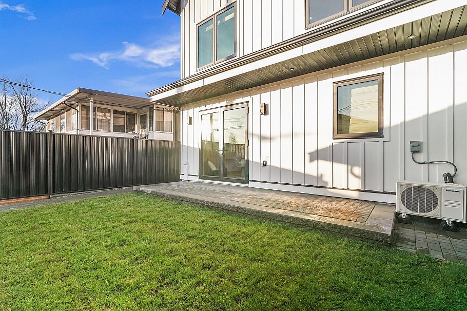 2 3310 Venables Street Vancouver, BC - 27