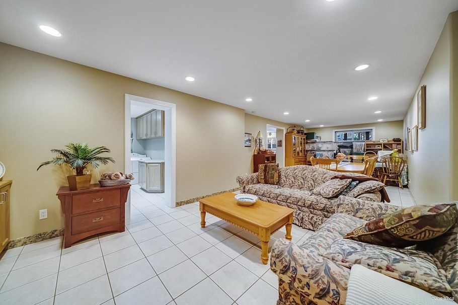 1627 E 34th Avenue Vancouver, BC - 34