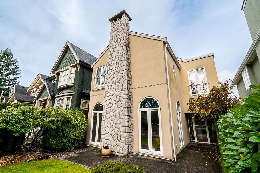 2443 W 47th Avenue Vancouver, BC - 2