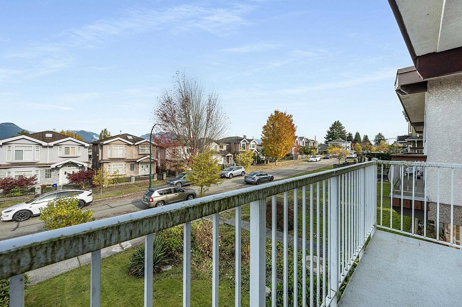 3220 E 19th Avenue Vancouver, BC - 36