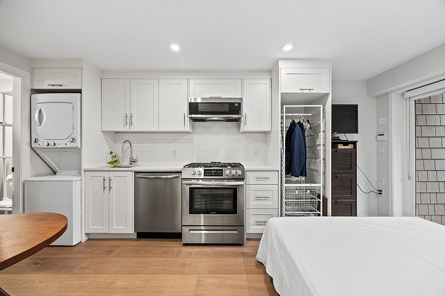 908 E 17th Avenue Vancouver, BC - 24