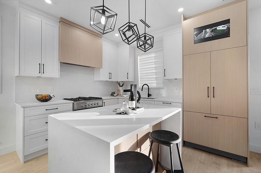 2 3310 Venables Street Vancouver, BC - 5