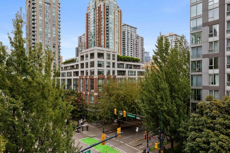 504 1001 Richards Street Vancouver, BC - 3