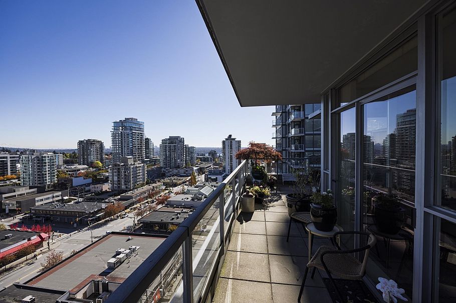 1702 121 W 16th Street North Vancouver, BC - 3