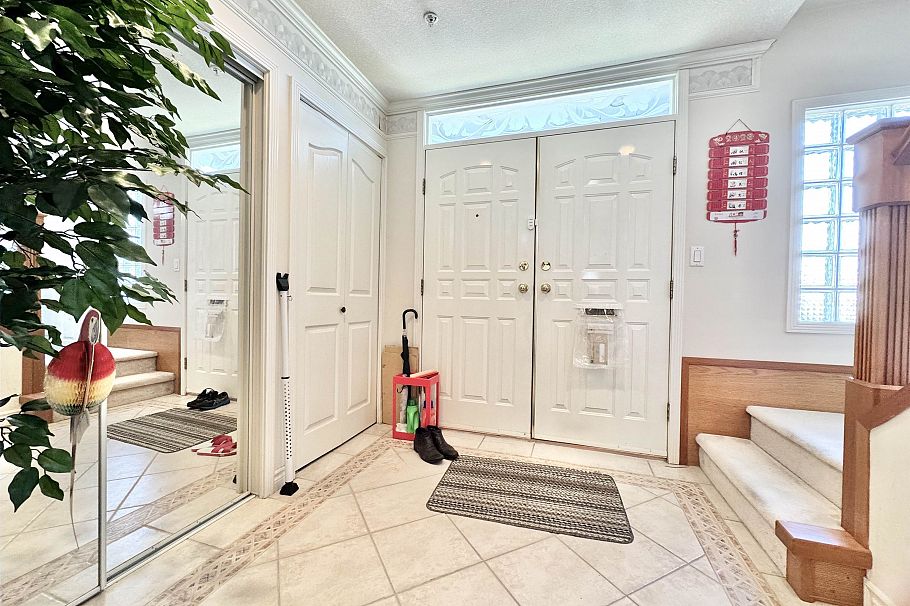 3632 E 28th Avenue Vancouver, BC - 2