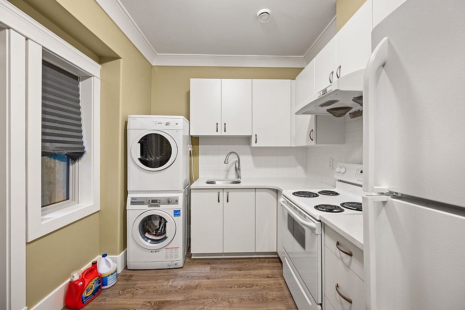 2967 W 43rd Avenue Vancouver, BC - 32