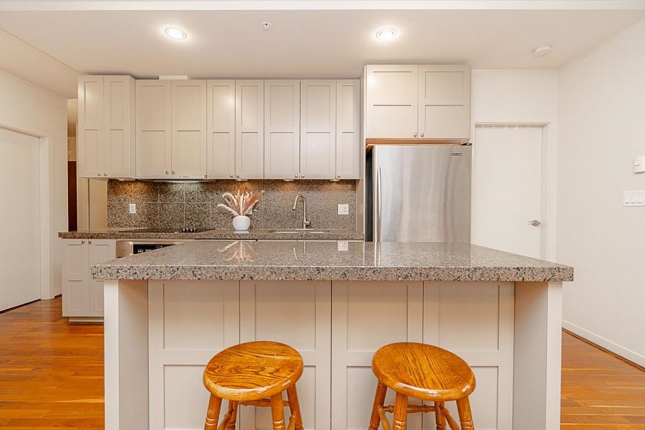 906 1333 W Georgia Street Vancouver, BC - 4