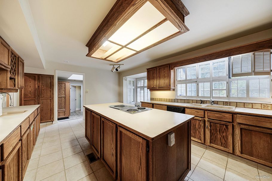 1226 Seymour Boulevard North Vancouver, BC - 8