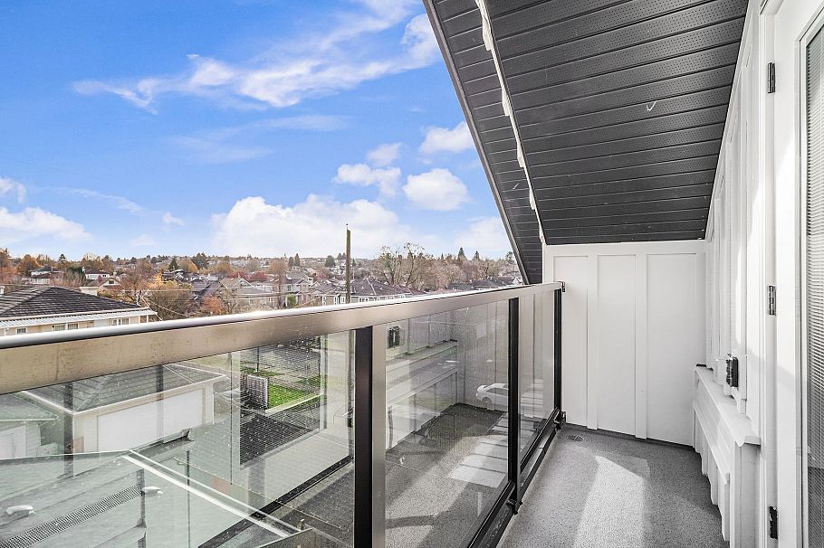 2 3310 Venables Street Vancouver, BC - 23