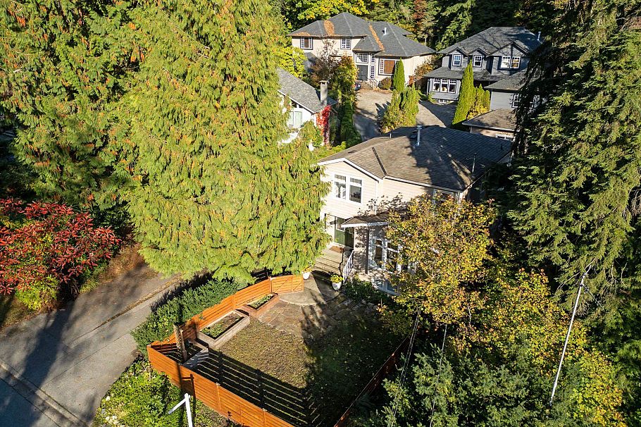 1400 Riverside Drive North Vancouver, BC - 36