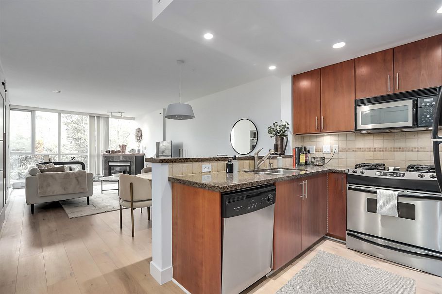 310 1450 W 6th Avenue Vancouver, BC - 2