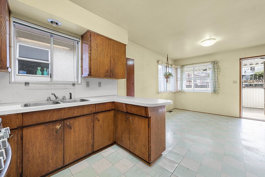 3220 E 19th Avenue Vancouver, BC - 32