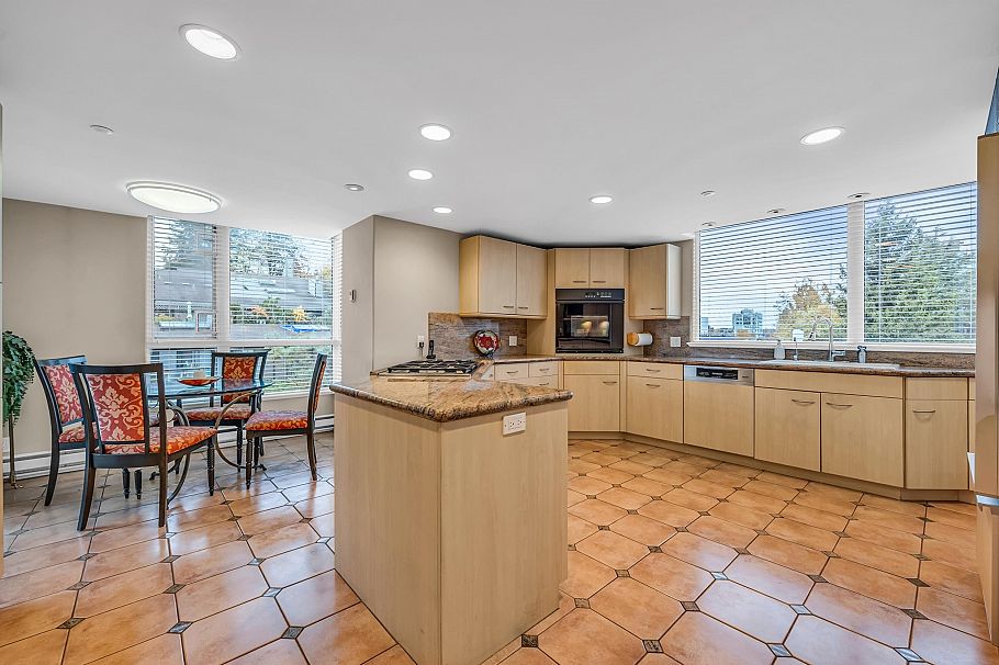 6 1350 W 14 Avenue Vancouver, BC - 3