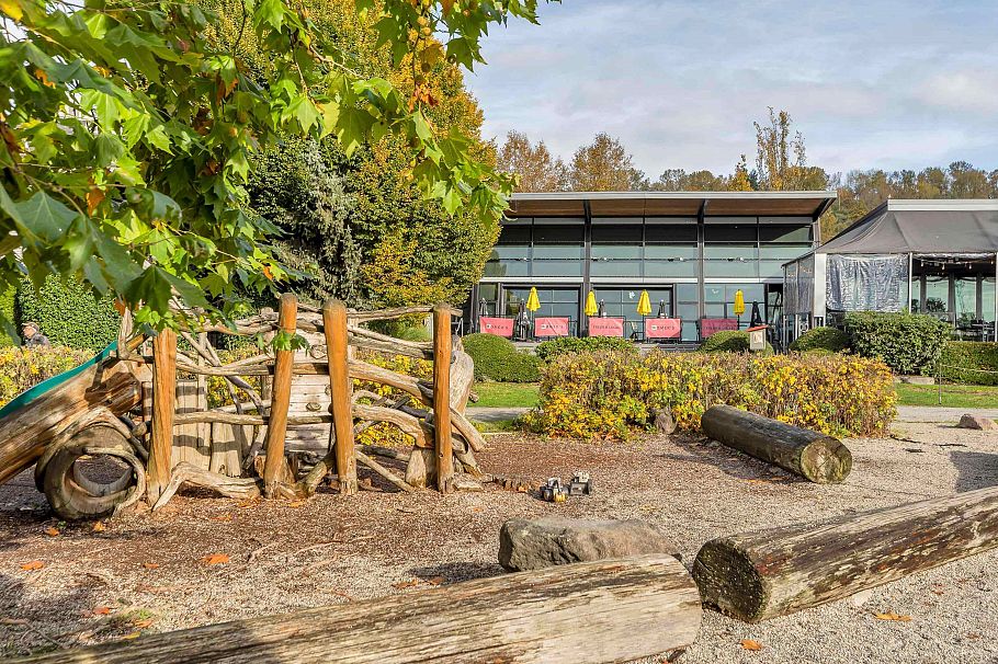 8533 Aquitania Place Vancouver, BC - 32