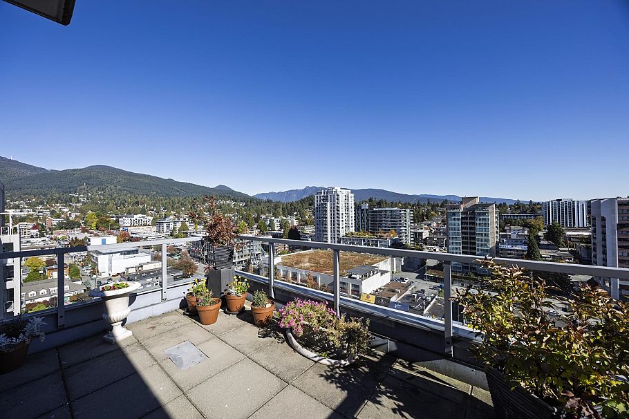 1702 121 W 16th Street North Vancouver, BC - 1