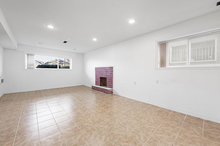 3220 E 19th Avenue Vancouver, BC - 4