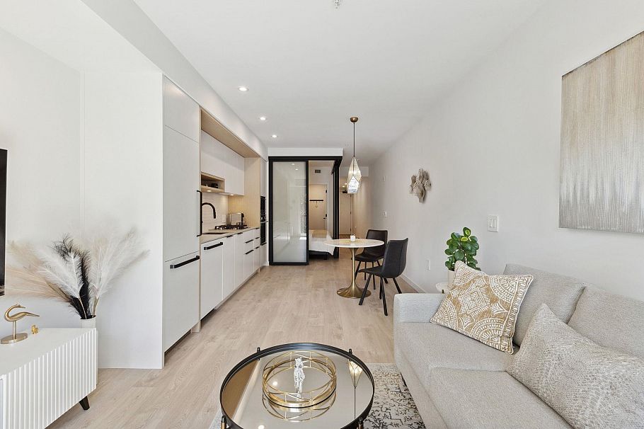 316 2520 Guelph Street Vancouver, BC - 4