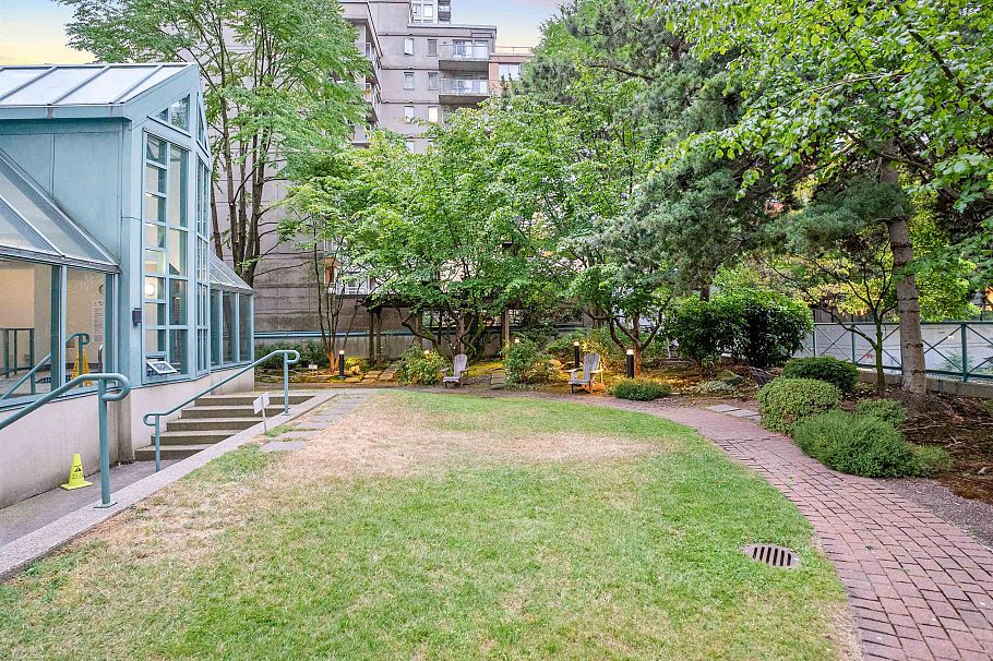 304 939 Homer Street Vancouver, BC - 25