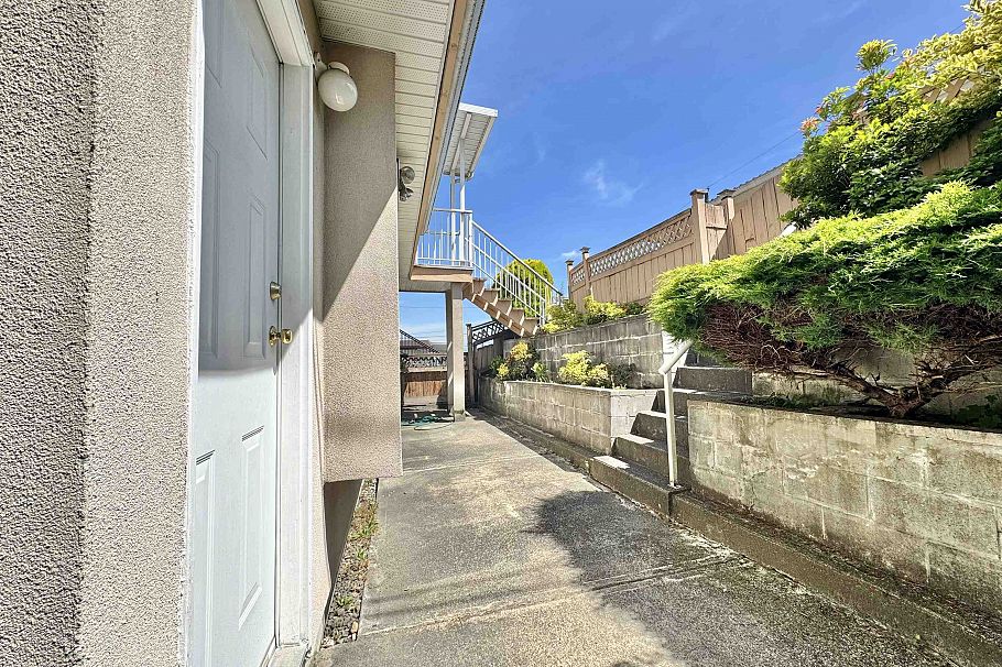 3632 E 28th Avenue Vancouver, BC - 12