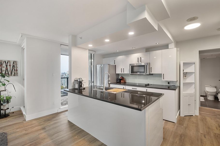 2206 1238 Melville Avenue Vancouver, BC - 4