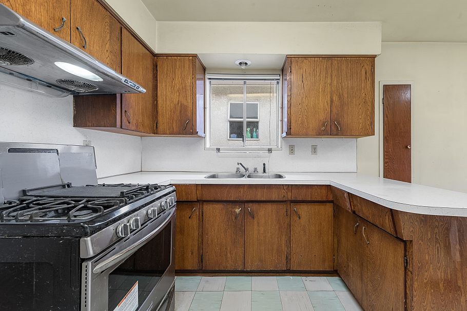 3220 E 19th Avenue Vancouver, BC - 31