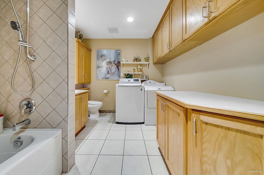 1627 E 34th Avenue Vancouver, BC - 35