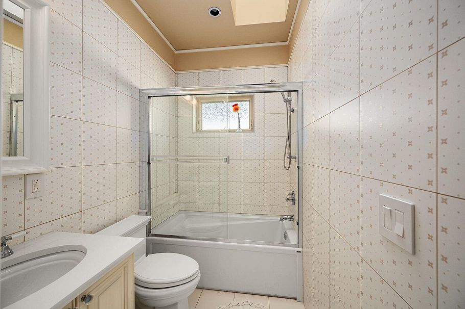 2967 W 43rd Avenue Vancouver, BC - 26