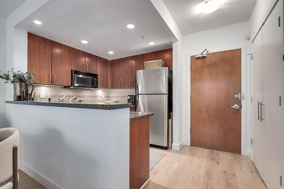 310 1450 W 6th Avenue Vancouver, BC - 12