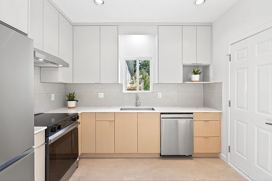 1368 E 7th Avenue Vancouver, BC - 14