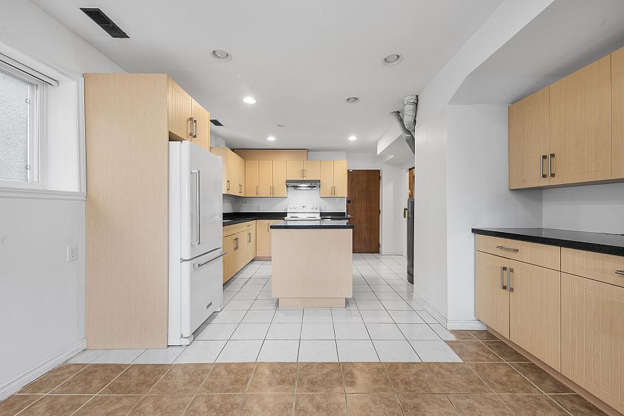 3220 E 19th Avenue Vancouver, BC - 7