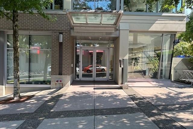 301 2520 Manitoba Street Vancouver, BC - 1