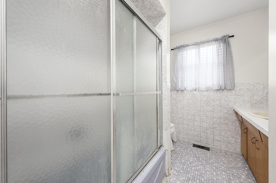 3220 E 19th Avenue Vancouver, BC - 25