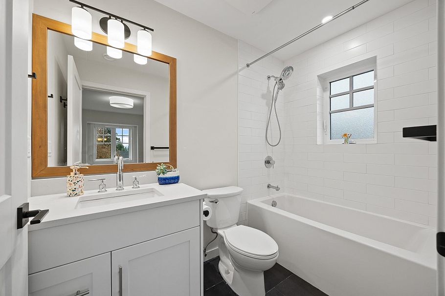 908 E 17th Avenue Vancouver, BC - 17