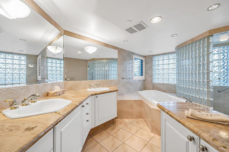 6 1350 W 14 Avenue Vancouver, BC - 11