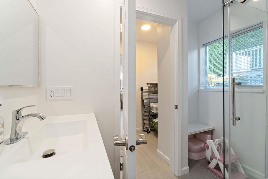 456 Montroyal Boulevard North Vancouver, BC - 12