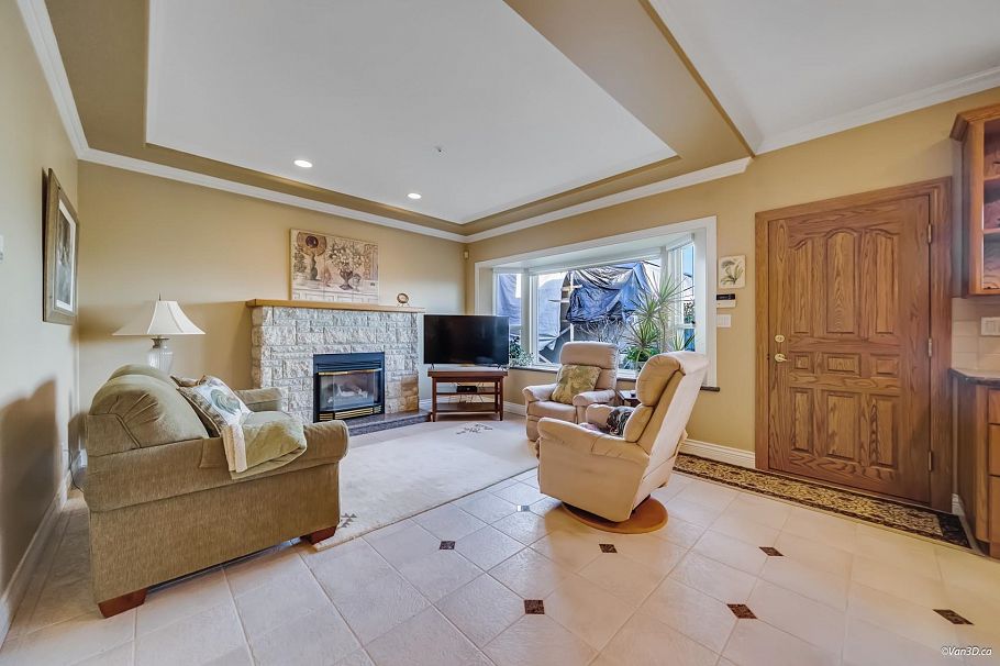 1627 E 34th Avenue Vancouver, BC - 3