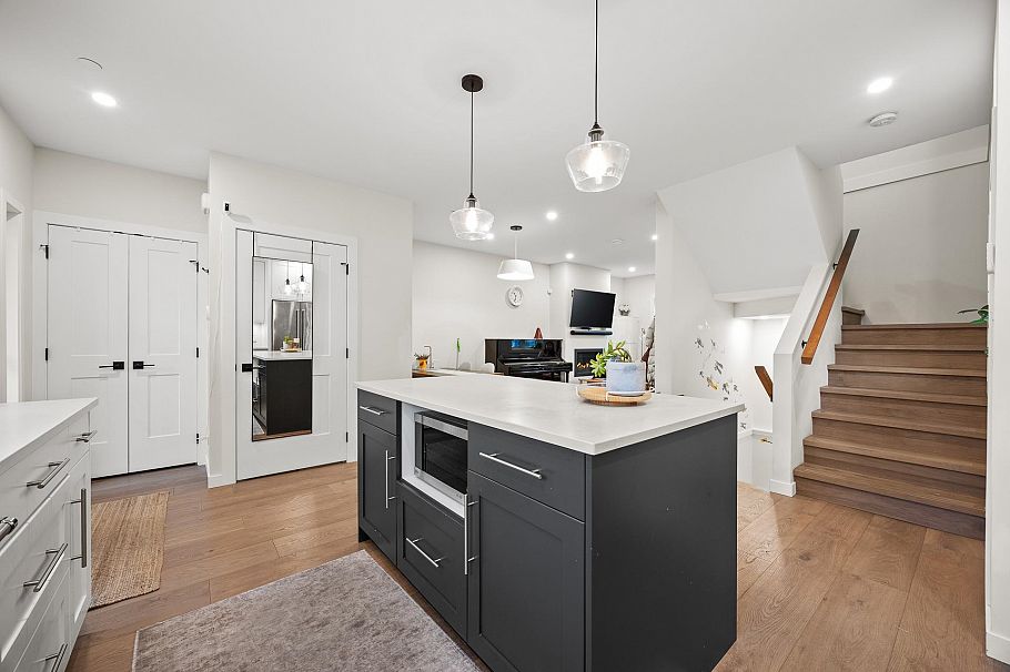 908 E 17th Avenue Vancouver, BC - 5