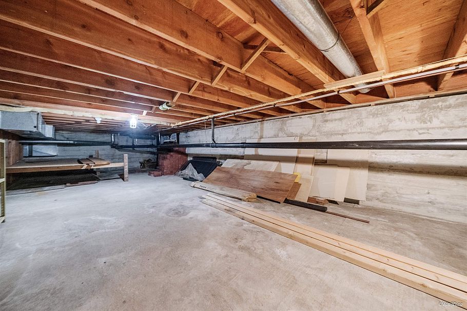 1226 Seymour Boulevard North Vancouver, BC - 40